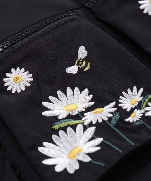 Chesty(チェスティー)の「ガーデン刺繍ジャンパースカート(ジャンパースカート・レディース・グリーン/ブラック・1/0)」の9枚目の写真