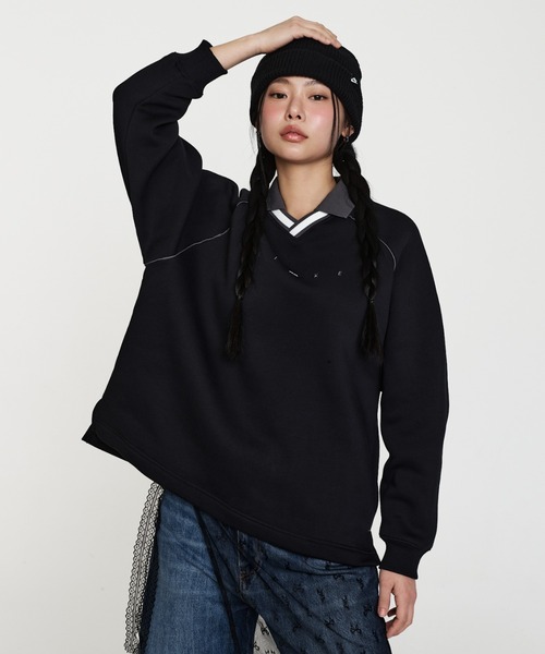 NIKE(ナイキ)の「ナイキ スポーツウェア フェニックス フリース ウィメンズ オーバーサイズド グラフィック ポロトップス / Nike Sportswear Phoenix Fleece Women's Oversized Graphic Polo Top IF0257-010 Black(ポロシャツ・レディース・ブラック・XL/L/XS/S/M)」の2枚目の写真