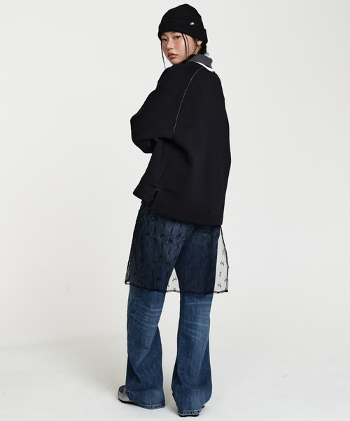 NIKE(ナイキ)の「ナイキ スポーツウェア フェニックス フリース ウィメンズ オーバーサイズド グラフィック ポロトップス / Nike Sportswear Phoenix Fleece Women's Oversized Graphic Polo Top IF0257-010 Black(ポロシャツ・レディース・ブラック・XL/L/XS/S/M)」の4枚目の写真