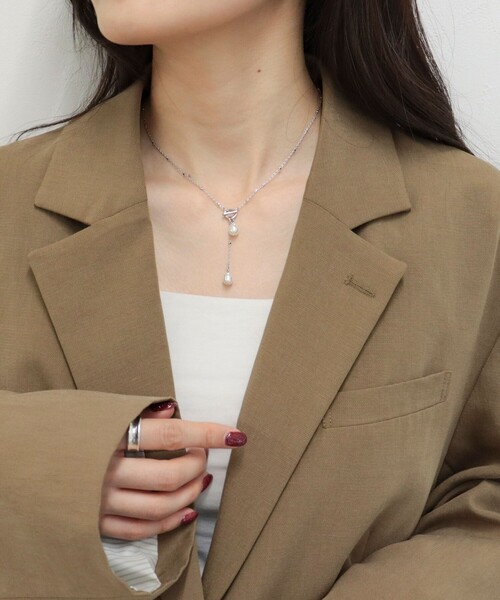 fredy emue（フレディエミュ）の「二段パールYネックレス（ネックレス・レディース・シルバー/ゴールド・FREE）」の3枚目の写真