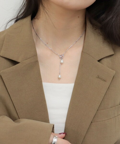 fredy emue（フレディエミュ）の「二段パールYネックレス（ネックレス・レディース・シルバー/ゴールド・FREE）」の4枚目の写真