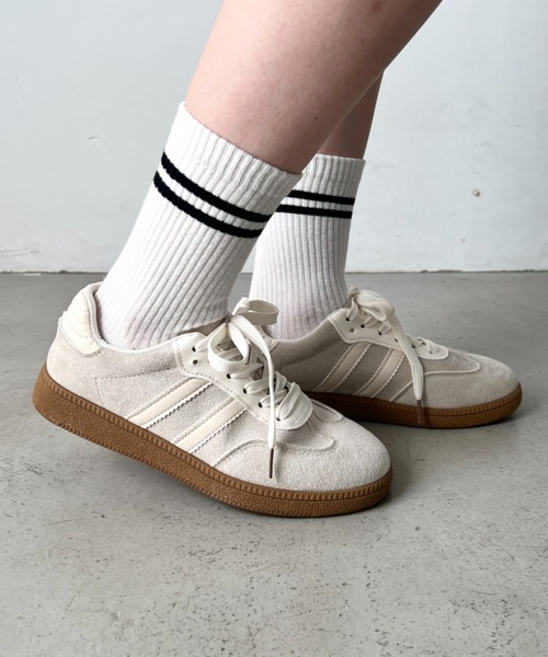 wears（ウェアーズ）の「６色展開 配色カジュアルダブルラインスニーカー（スニーカー・レディース・ホワイト/ライトグレー/ピンク/ブラウン/ブラック/ブルー・23.5cm/24.5cm）」の3枚目の写真