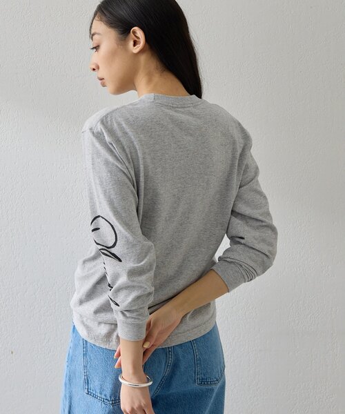 Whim Gazette(ウィムガゼット)の「スリーブロゴロングTシャツ(Tシャツ/カットソー・レディース・オフホワイト/ライトグレー・FREE)」の17枚目の写真