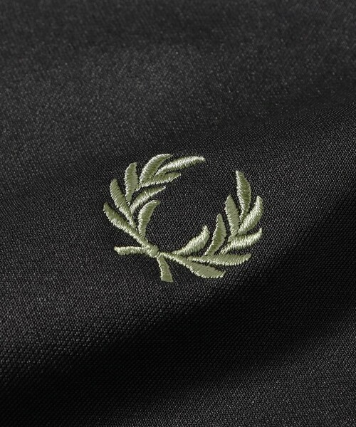 BEAMS（ビームス）の「【別注】FRED PERRY / トラックジャケット（ジャージ・メンズ・オフホワイト/チャコールグレー・SMALL/MEDIUM/LARGE/X-LARGE）」の12枚目の写真