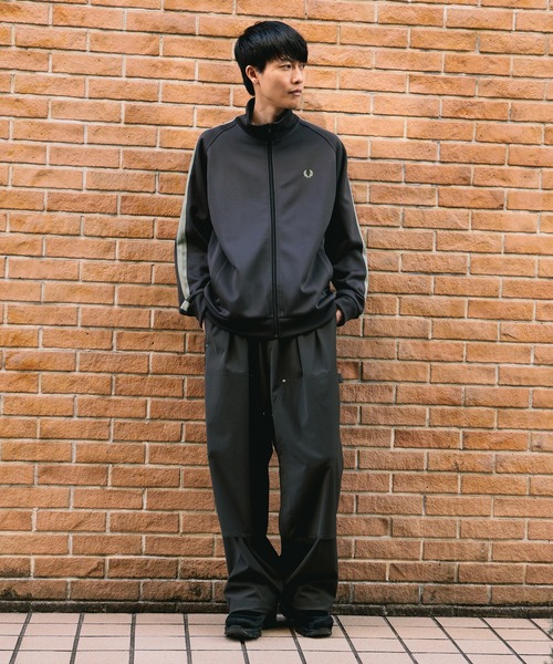 BEAMS（ビームス）の「【別注】FRED PERRY / トラックジャケット（ジャージ・メンズ・オフホワイト/チャコールグレー・SMALL/MEDIUM/LARGE/X-LARGE）」の17枚目の写真