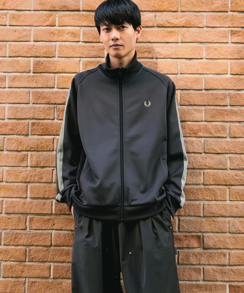 BEAMS（ビームス）の「【別注】FRED PERRY / トラックジャケット（ジャージ・メンズ・オフホワイト/チャコールグレー・SMALL/MEDIUM/LARGE/X-LARGE）」の18枚目の写真