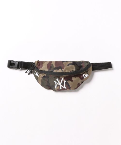 NEW ERA（ニューエラ）の「【NEW ERA】Waist Bag（New York Yankees）（ボディバッグ/ウエストポーチ・メンズ・カモフラージュ/ブラック・FREE）」の2枚目の写真