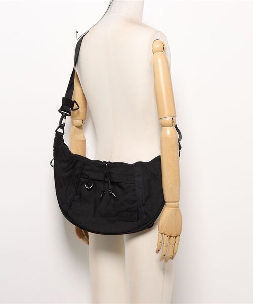 GOODSPEED equipment(グットスピードイクイップメント)の「Banana Bag(ボディバッグ/ウエストポーチ・メンズ・オレンジ/ブラック/オフホワイト・ONE SIZE)」の13枚目の写真