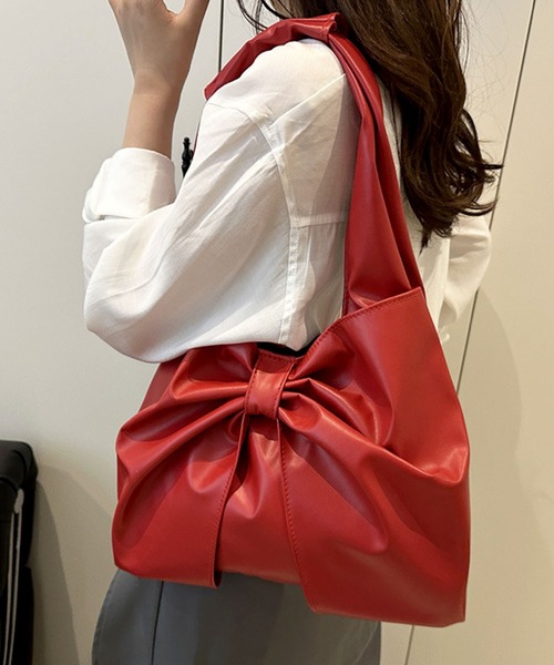 florist(フローリスト)の「ビッグリボンモチーフレザータッチトートバッグ/サブバッグ(iPad収納可)(トートバッグ・レディース・ベージュ/レッド/オフホワイト/シルバー/ブラック・FREE)」の9枚目の写真