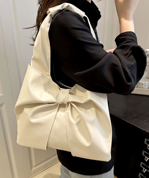 florist(フローリスト)の「ビッグリボンモチーフレザータッチトートバッグ/サブバッグ(iPad収納可)(トートバッグ・レディース・ベージュ/レッド/オフホワイト/シルバー/ブラック・FREE)」の10枚目の写真
