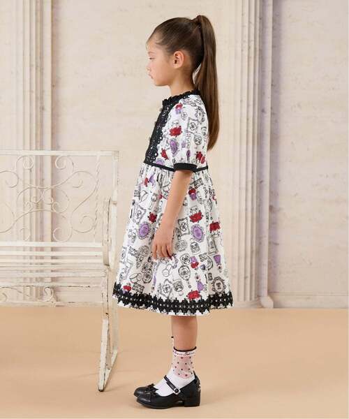 ANNA SUI mini(アナスイ・ミニ)の「主役級コスメ柄ワンピース【接触冷感・吸水速乾・UVカット】(ワンピース・キッズ・ホワイト・130cm/120cm/160cm/150cm/140cm)」の3枚目の写真