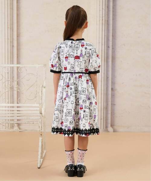 ANNA SUI mini(アナスイ・ミニ)の「主役級コスメ柄ワンピース【接触冷感・吸水速乾・UVカット】(ワンピース・キッズ・ホワイト・130cm/120cm/160cm/150cm/140cm)」の2枚目の写真
