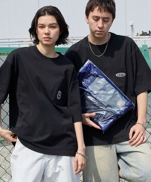ddp(ディーディーピー)の「ddp/ディーディーピー 別注 2パック ロゴ刺繍 ルーズ 半袖Tシャツ(Tシャツ/カットソー・メンズ・ブラック×ブラック/ブラック×ホワイト/ホワイト×ホワイト/ホワイト×ブラック・L/M)」の4枚目の写真