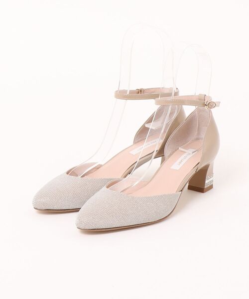 JILL STUART（ジルスチュアート）の「アンクルストラップセパレートパンプス（パンプス・レディース・ブラック/ゴールド・22.5cm/23.0cm/23.5cm/24.0cm/24.5cm）」の2枚目の写真