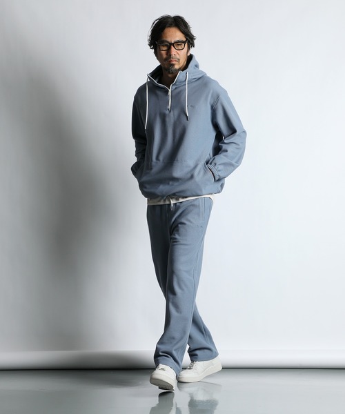 The DUFFER of ST.GEORGE(ザダファーオブセントジョージ)の「KNIT-LIKE RUSSELL EASY STRAIGHT PANTS:セットアップ対応 ニットライク ラッセル イージー ストレートパンツ(スウェットパンツ・メンズ・ネイビー/ライトブルー・X-LARGE/LARGE/MEDIUM/SMALL)」の4枚目の写真
