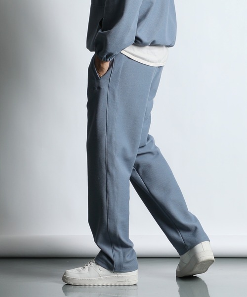 The DUFFER of ST.GEORGE(ザダファーオブセントジョージ)の「KNIT-LIKE RUSSELL EASY STRAIGHT PANTS:セットアップ対応 ニットライク ラッセル イージー ストレートパンツ(スウェットパンツ・メンズ・ネイビー/ライトブルー・X-LARGE/LARGE/MEDIUM/SMALL)」の7枚目の写真