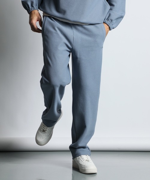 The DUFFER of ST.GEORGE(ザダファーオブセントジョージ)の「KNIT-LIKE RUSSELL EASY STRAIGHT PANTS:セットアップ対応 ニットライク ラッセル イージー ストレートパンツ(スウェットパンツ・メンズ・ネイビー/ライトブルー・X-LARGE/LARGE/MEDIUM/SMALL)」の3枚目の写真
