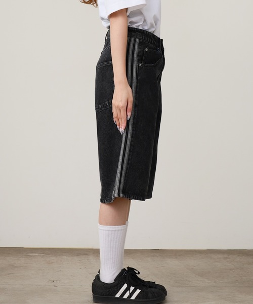 adidas(アディダス)の「adidas/アディダス サイドラインデニムハーフパンツ ジーパン ジーンズ ショートパンツ ショーツ 2026年 夏 夏服(デニムパンツ・メンズ・ブラック/ブルー・32inch/30inch/28inch/34inch/36inch)」の3枚目の写真