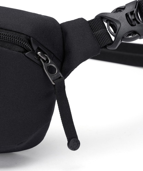 pacsafe(パックセーフ)の「pacsafe/パックセーフ GO Micro Sling/マイクロスリング(ボディバッグ/ウエストポーチ・メンズ・グレー/ブラック・FREE)」の8枚目の写真