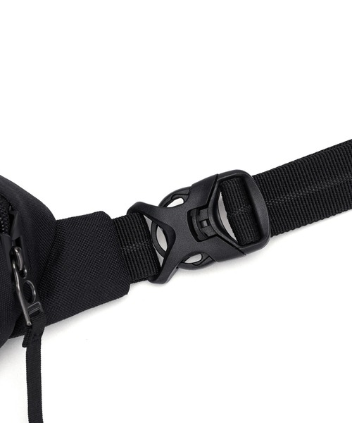 pacsafe(パックセーフ)の「pacsafe/パックセーフ GO Micro Sling/マイクロスリング(ボディバッグ/ウエストポーチ・メンズ・グレー/ブラック・FREE)」の9枚目の写真