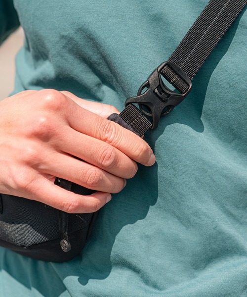 pacsafe(パックセーフ)の「pacsafe/パックセーフ GO Micro Sling/マイクロスリング(ボディバッグ/ウエストポーチ・メンズ・グレー/ブラック・FREE)」の14枚目の写真