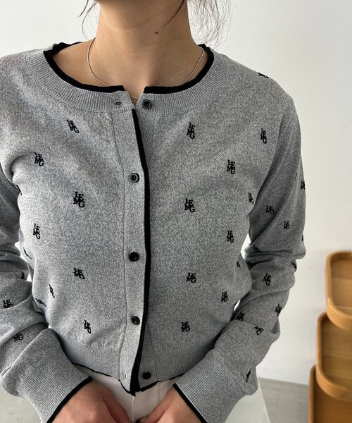 CAPRICIEUX LE'MAGE（カプリシューレマージュ）の「モノグラムカーディガン（カーディガン/ボレロ・レディース・チャコールグレー/ベージュ/ライトグレー・FREE）」の5枚目の写真