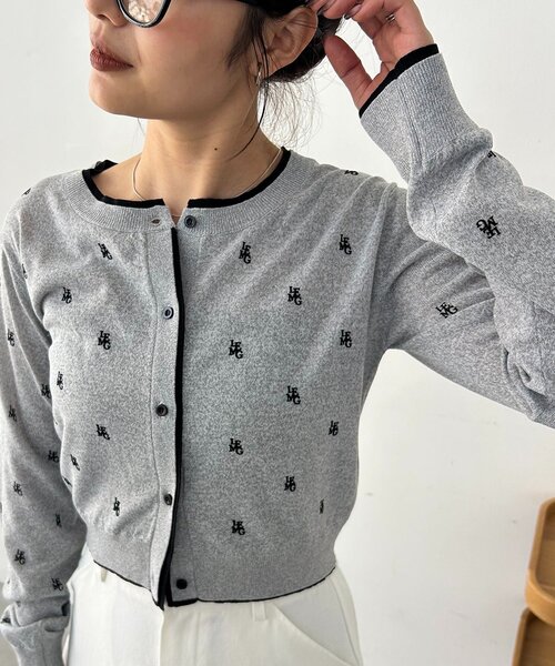 CAPRICIEUX LE'MAGE（カプリシューレマージュ）の「モノグラムカーディガン（カーディガン/ボレロ・レディース・チャコールグレー/ベージュ/ライトグレー・FREE）」の9枚目の写真