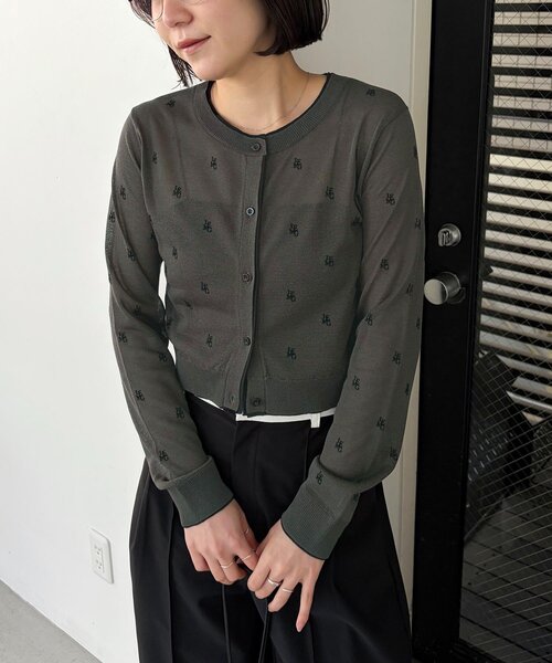 CAPRICIEUX LE'MAGE（カプリシューレマージュ）の「モノグラムカーディガン（カーディガン/ボレロ・レディース・チャコールグレー/ベージュ/ライトグレー・FREE）」の18枚目の写真