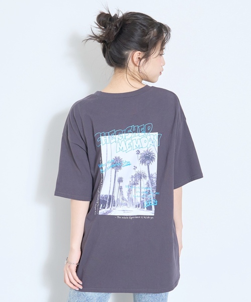 LOVETOXIC（ラブトキシック）の「【綿100%】バックフォトルーズ半袖T（Tシャツ/カットソー・キッズ・チャコール/オフホワイト/サックスブルー/イエロー・M:150cm/S:140cm/L:160cm/130cm）」の3枚目の写真