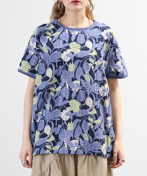 BRODIAEA(ブローディア)の「BRODIAEA 塩縮加工ボタニカル柄カットソー 日本製(Tシャツ/カットソー・レディース・サックスブルー・40)」の6枚目の写真