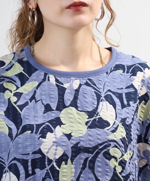 BRODIAEA(ブローディア)の「BRODIAEA 塩縮加工ボタニカル柄カットソー 日本製(Tシャツ/カットソー・レディース・サックスブルー・40)」の3枚目の写真