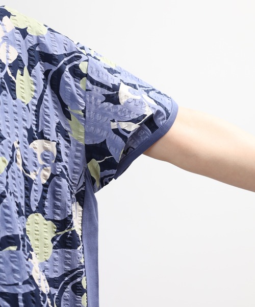 BRODIAEA(ブローディア)の「BRODIAEA 塩縮加工ボタニカル柄カットソー 日本製(Tシャツ/カットソー・レディース・サックスブルー・40)」の2枚目の写真