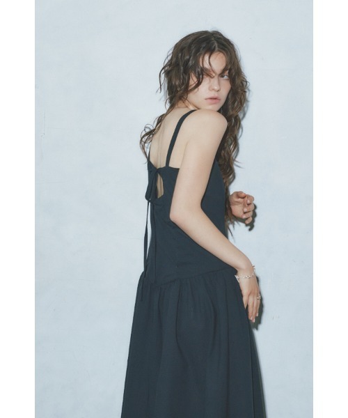Meline M(メリンエム)の「Serena Back Tie One-piece セレナ バックタイワンピース(ワンピース・レディース・ブラック/コーラルピンク・FREE)」の22枚目の写真