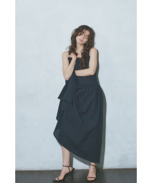 Meline M(メリンエム)の「Serena Back Tie One-piece セレナ バックタイワンピース(ワンピース・レディース・ブラック/コーラルピンク・FREE)」の3枚目の写真