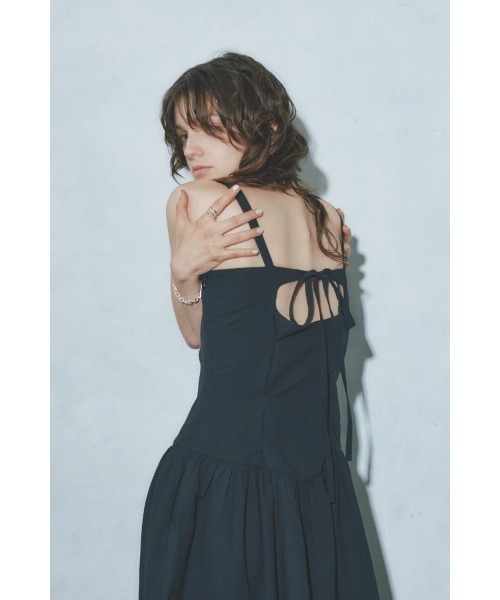 Meline M(メリンエム)の「Serena Back Tie One-piece セレナ バックタイワンピース(ワンピース・レディース・ブラック/コーラルピンク・FREE)」の5枚目の写真