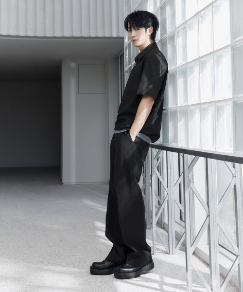 MINDBRIDGE（マインドブリッジ）の「[COUTURE]セミワイド切替フルバンディングパンツ MYPT3172（その他パンツ・メンズ・ダークグレー・36/34/32/30/29）」の2枚目の写真