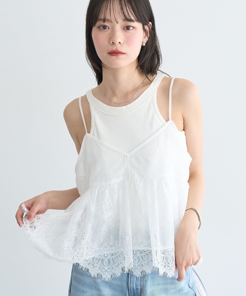 earth music&ecology（アースミュージックアンドエコロジー）の「フリンジレースバックリボンキャミ（キャミソール・レディース・オフホワイト/ブラック・FREE）」の2枚目の写真