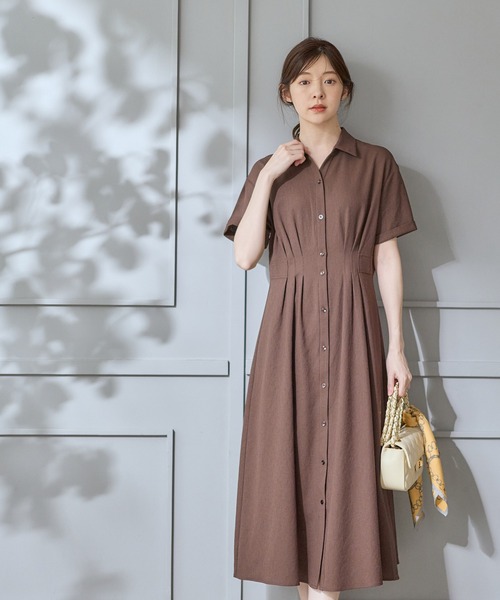 12Twelve Agenda(トゥエルブ アジェンダ)の「開襟ウエストタックシャツワンピース(ワンピース・レディース・ベージュ/チャコールグレー/ブラウン/ブルー・M)」の6枚目の写真