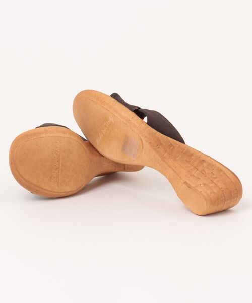ITALIAN SHOEMAKERS(イタリアンシューメーカー)の「【ITALIAN SHOEMAKERS】べっ甲風バックルウェッジヒールサンダル(962325)(サンダル・レディース・ブラック/ベージュ/ダークブラウン・35/36/37/38/39)」の5枚目の写真