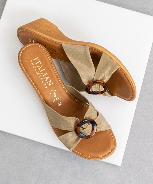 ITALIAN SHOEMAKERS(イタリアンシューメーカー)の「【ITALIAN SHOEMAKERS】べっ甲風バックルウェッジヒールサンダル(962325)(サンダル・レディース・ブラック/ベージュ/ダークブラウン・35/36/37/38/39)」の3枚目の写真
