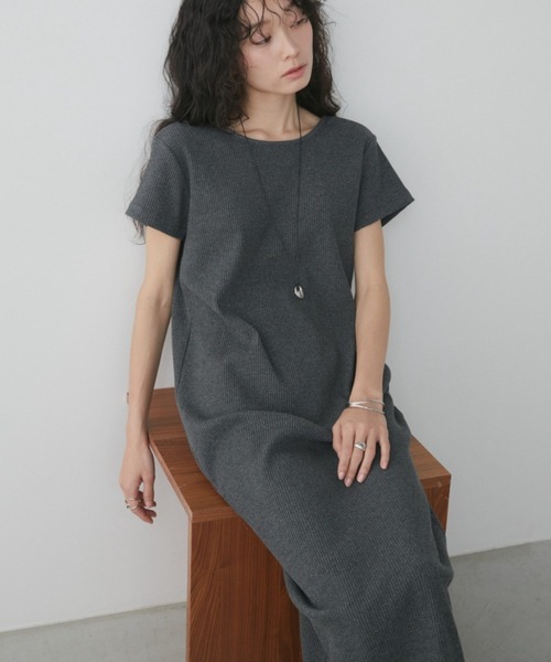 Aunt Marie's(アントマリーズ)の「カップ付きバックオープンリブワンピース(ワンピース・レディース・チャコールグレー/ブラック・FREE/MT)」の2枚目の写真