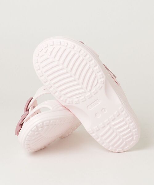 crocs（クロックス）の「crocs SATURDAY ENAMEL BUCKLE SANDAL W クロックス サタデーエナメルバックルサンダル W（サンダル・レディース・ライトベージュ/ライトピンク/ライトブルー・22cm/23cm/24cm/25cm）」の5枚目の写真