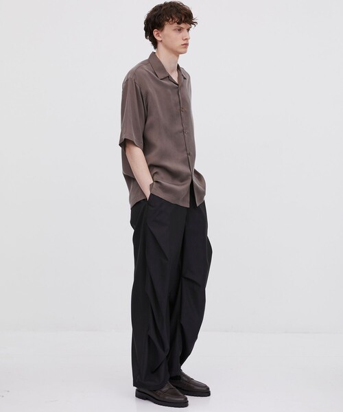UNITED TOKYO(ユナイテッドトウキョウ)の「【湿気対策】SUMMER WOOL CUPRA ワイドパラシュートパンツ |防シワ/接触冷感/吸湿性/軽量/通気性/べた付き防止(その他パンツ・メンズ・ダークグレー/ブラウン・2/1)」の4枚目の写真