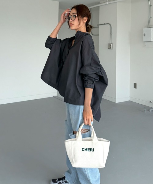 CHERI since1985（シェリ）の「バックギャザーノーカラーシャツ（シャツ/ブラウス・レディース・ホワイト/グレー・FREE）」の20枚目の写真