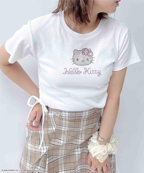 AS KNOW AS plus（アズノゥアズプラス）の「〇アクリルキーホルダー付き サイドリボン＆キラキラ Sanrio characters半袖Tシャツ    【Sanrio/サンリオ】（Tシャツ/カットソー・レディース・オフホワイト/ブラック/ホワイト系/グレー系・FREE）」の20枚目の写真