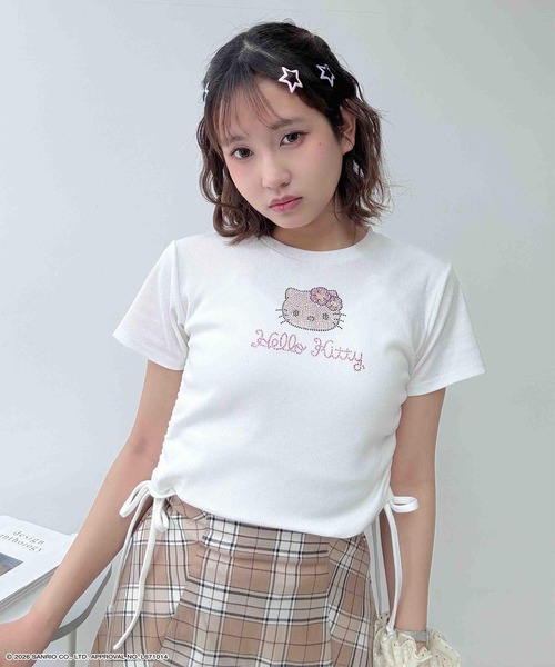 AS KNOW AS plus（アズノゥアズプラス）の「〇アクリルキーホルダー付き サイドリボン＆キラキラ Sanrio characters半袖Tシャツ    【Sanrio/サンリオ】（Tシャツ/カットソー・レディース・オフホワイト/ブラック/ホワイト系/グレー系・FREE）」の22枚目の写真