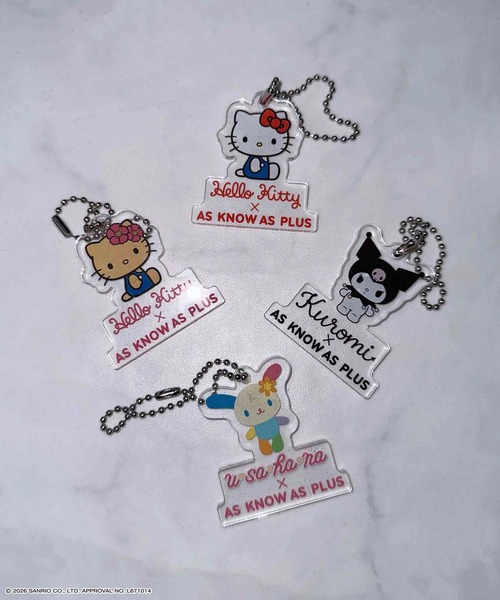 AS KNOW AS plus（アズノゥアズプラス）の「〇アクリルキーホルダー付き サイドリボン＆キラキラ Sanrio characters半袖Tシャツ    【Sanrio/サンリオ】（Tシャツ/カットソー・レディース・オフホワイト/ブラック/ホワイト系/グレー系・FREE）」の5枚目の写真