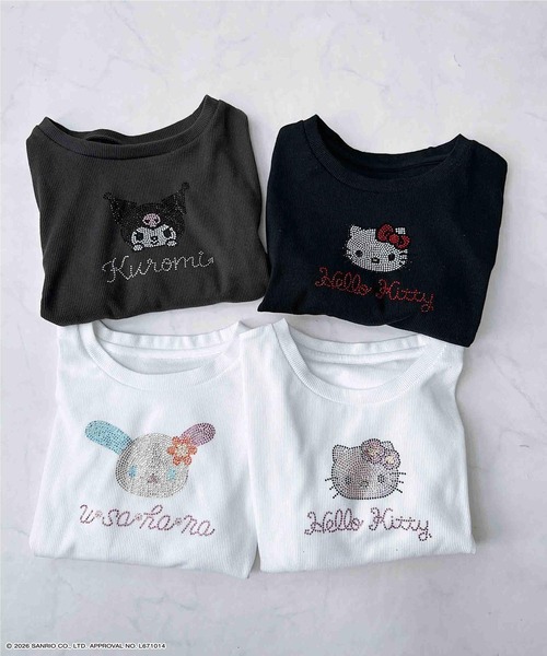 AS KNOW AS plus（アズノゥアズプラス）の「〇アクリルキーホルダー付き サイドリボン＆キラキラ Sanrio characters半袖Tシャツ    【Sanrio/サンリオ】（Tシャツ/カットソー・レディース・オフホワイト/ブラック/ホワイト系/グレー系・FREE）」の6枚目の写真