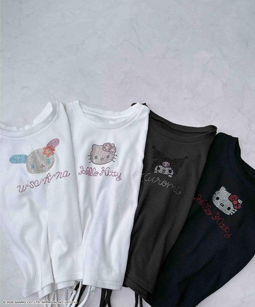 AS KNOW AS plus（アズノゥアズプラス）の「〇アクリルキーホルダー付き サイドリボン＆キラキラ Sanrio characters半袖Tシャツ    【Sanrio/サンリオ】（Tシャツ/カットソー・レディース・オフホワイト/ブラック/ホワイト系/グレー系・FREE）」の8枚目の写真