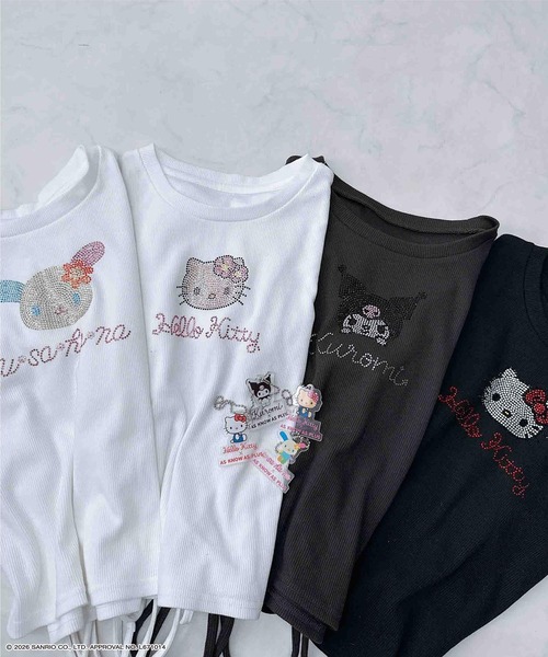 AS KNOW AS plus（アズノゥアズプラス）の「〇アクリルキーホルダー付き サイドリボン＆キラキラ Sanrio characters半袖Tシャツ    【Sanrio/サンリオ】（Tシャツ/カットソー・レディース・オフホワイト/ブラック/ホワイト系/グレー系・FREE）」の9枚目の写真